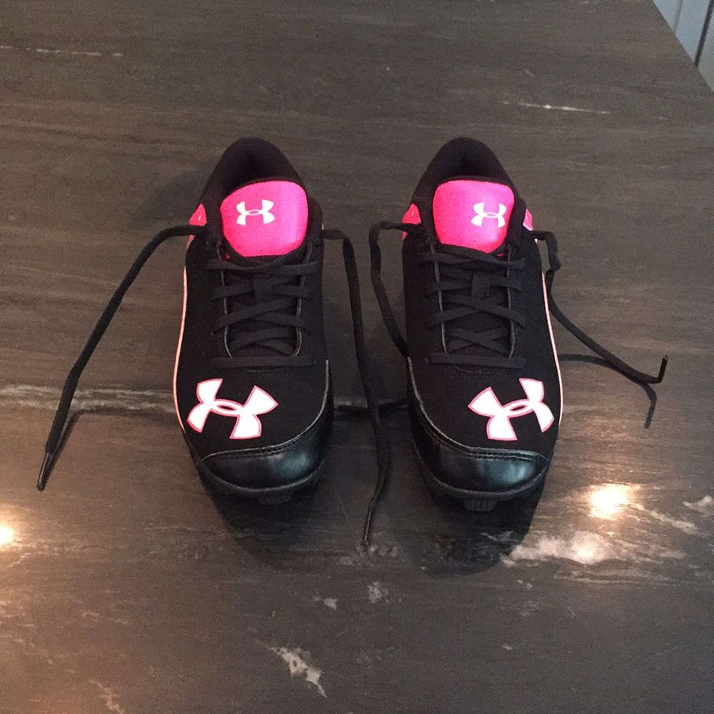 Toddler softball cleats